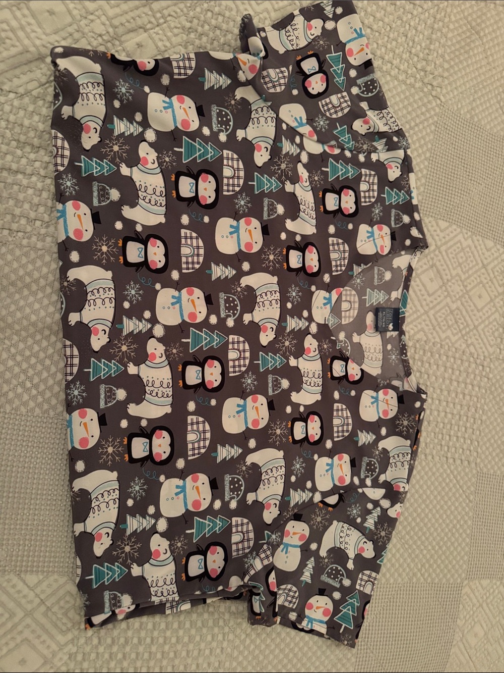 Women’s Grey Penguin & Snowman Scrub Top, XL